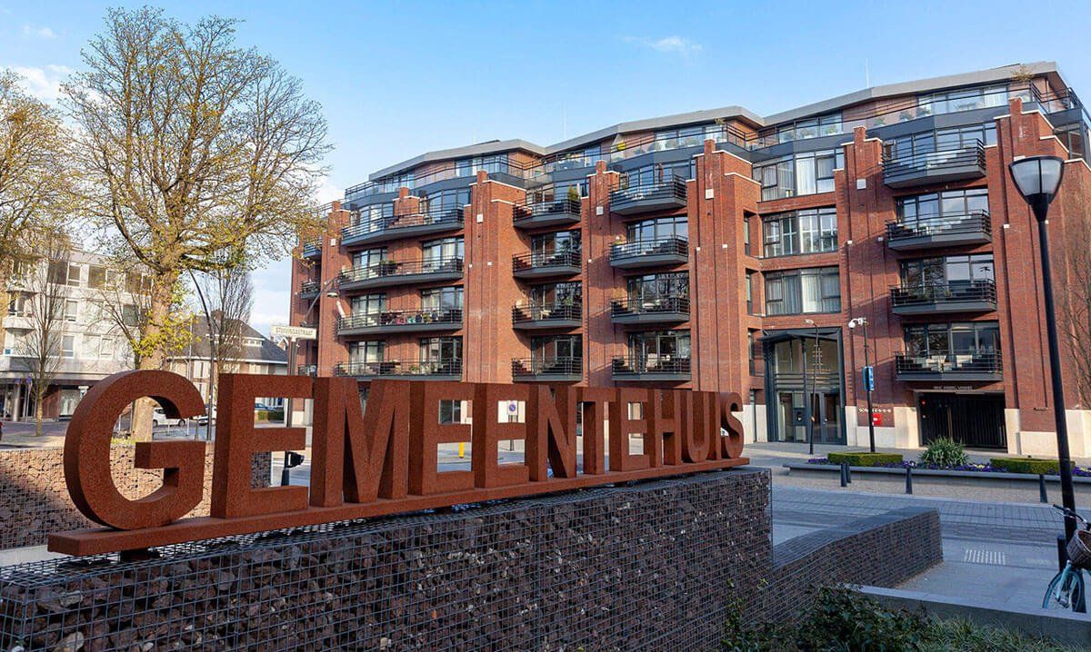 Walkart house building and Gemeente sign