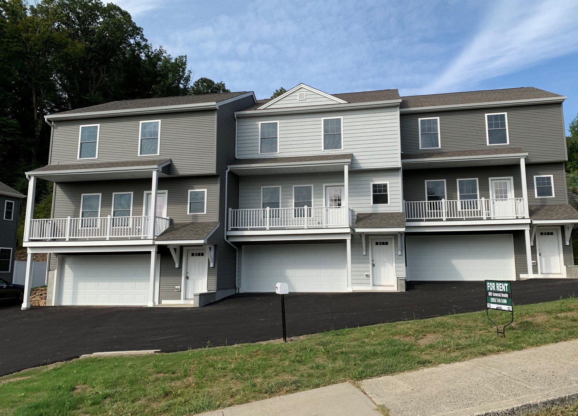 98-100 Hospital Avenue, Danbury, CT 

