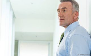 Teilprothese oder festsitzende Zähne mit Implantaten? Teilprothese oder festsitzende Zähne mit Implantaten?