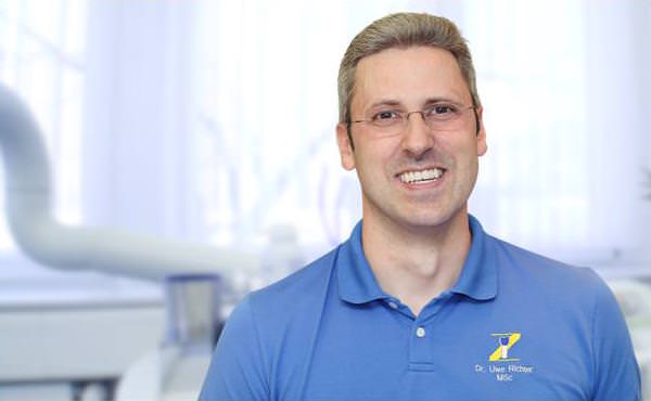 Dr. Uwe Richter, Zahnarzt in Waldbronn bei Ettlingen: Implantate und Zahnersatz Dr. Uwe Richter, Zahnarzt in Waldbronn bei Ettlingen: Implantate und Zahnersatz