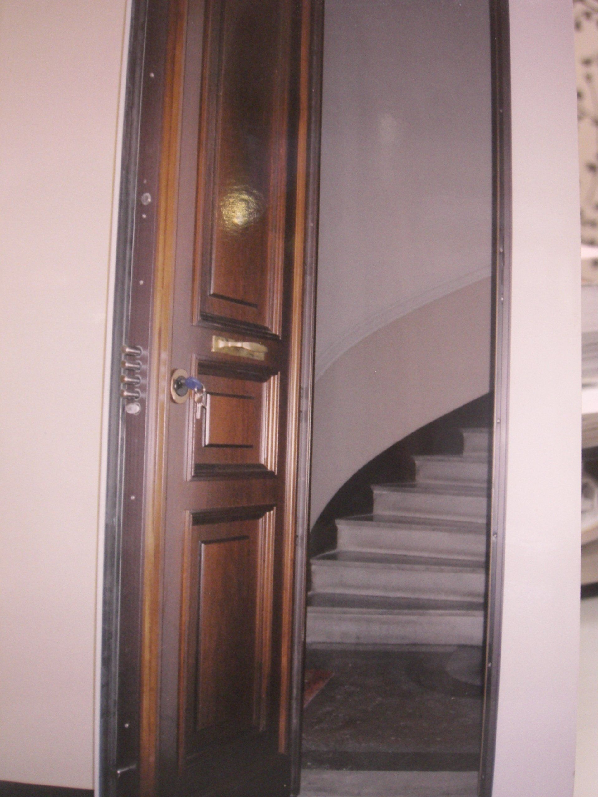 porta blindata aperta