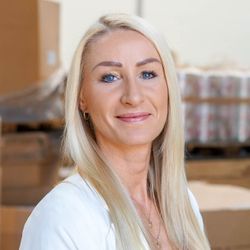 Ansprechpartnerin Ansprechpartnerin Portrait von Sabrina Schulte