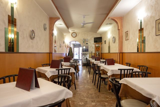 Tavoli con sedie