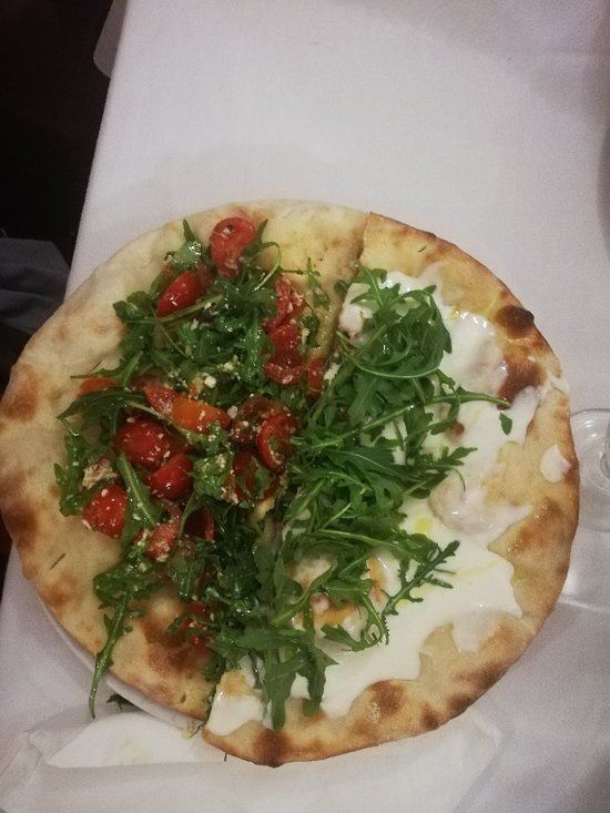 Pizza pomodorini e rucola