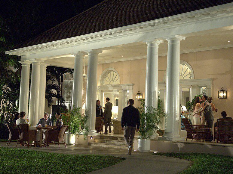 Daniel Craig walks into the Ocean Club in Casino Royale (2006)
