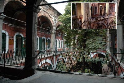 There are many hidden locations insode the Grand Bazar