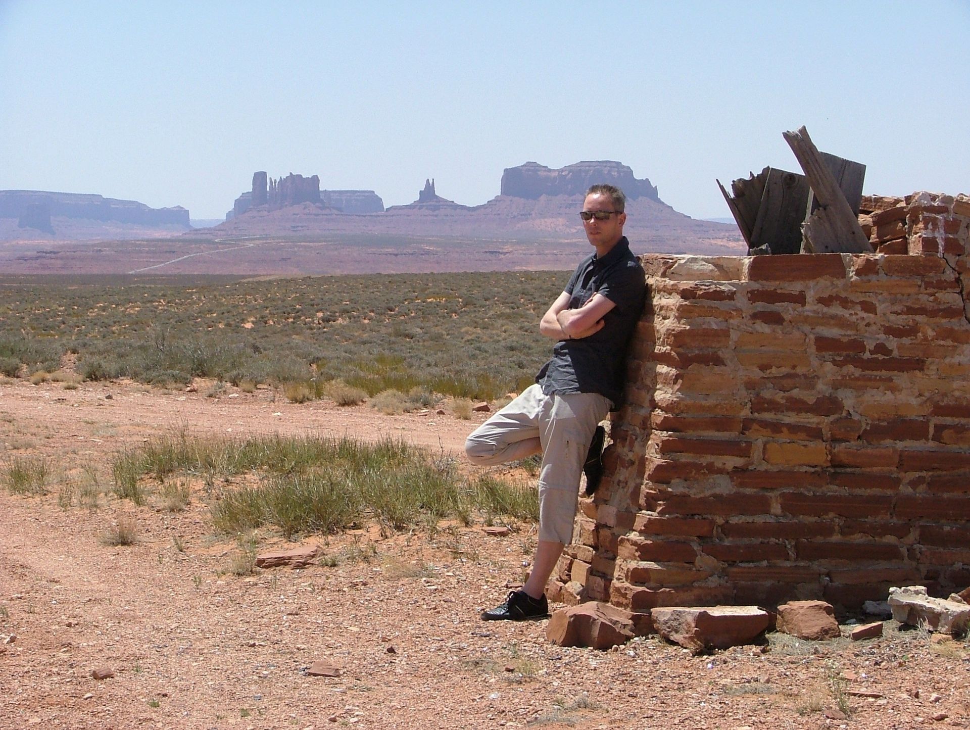 Martijn Mulder in front of one of the remaining sides of the arch