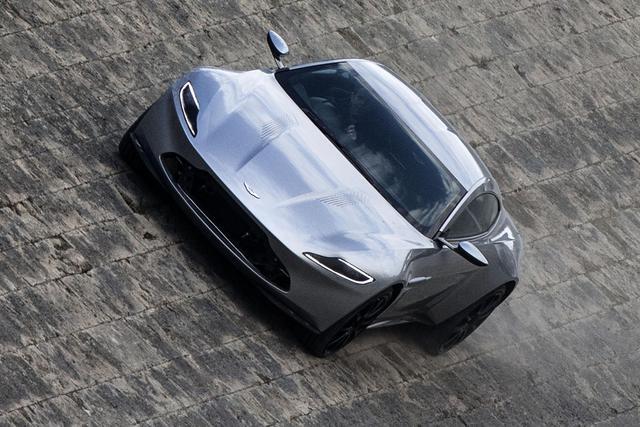 Spectacular chase filmed at Lungotevere
