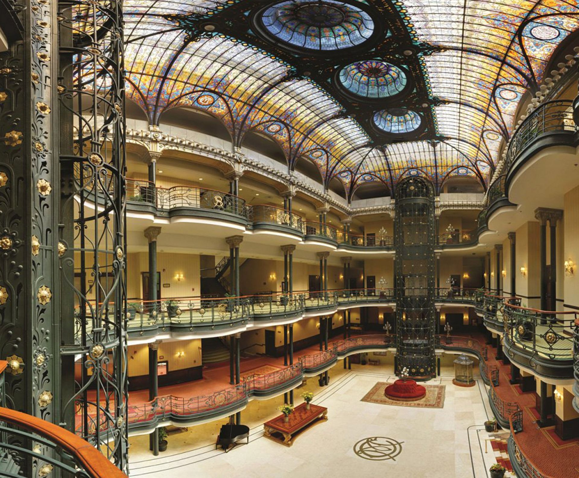 The impressive lobby of Gran Hotel Cuidad de Mexico
