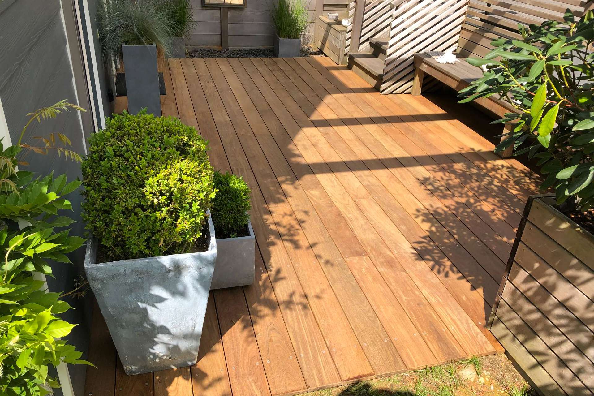 terrasse et banc en bois
