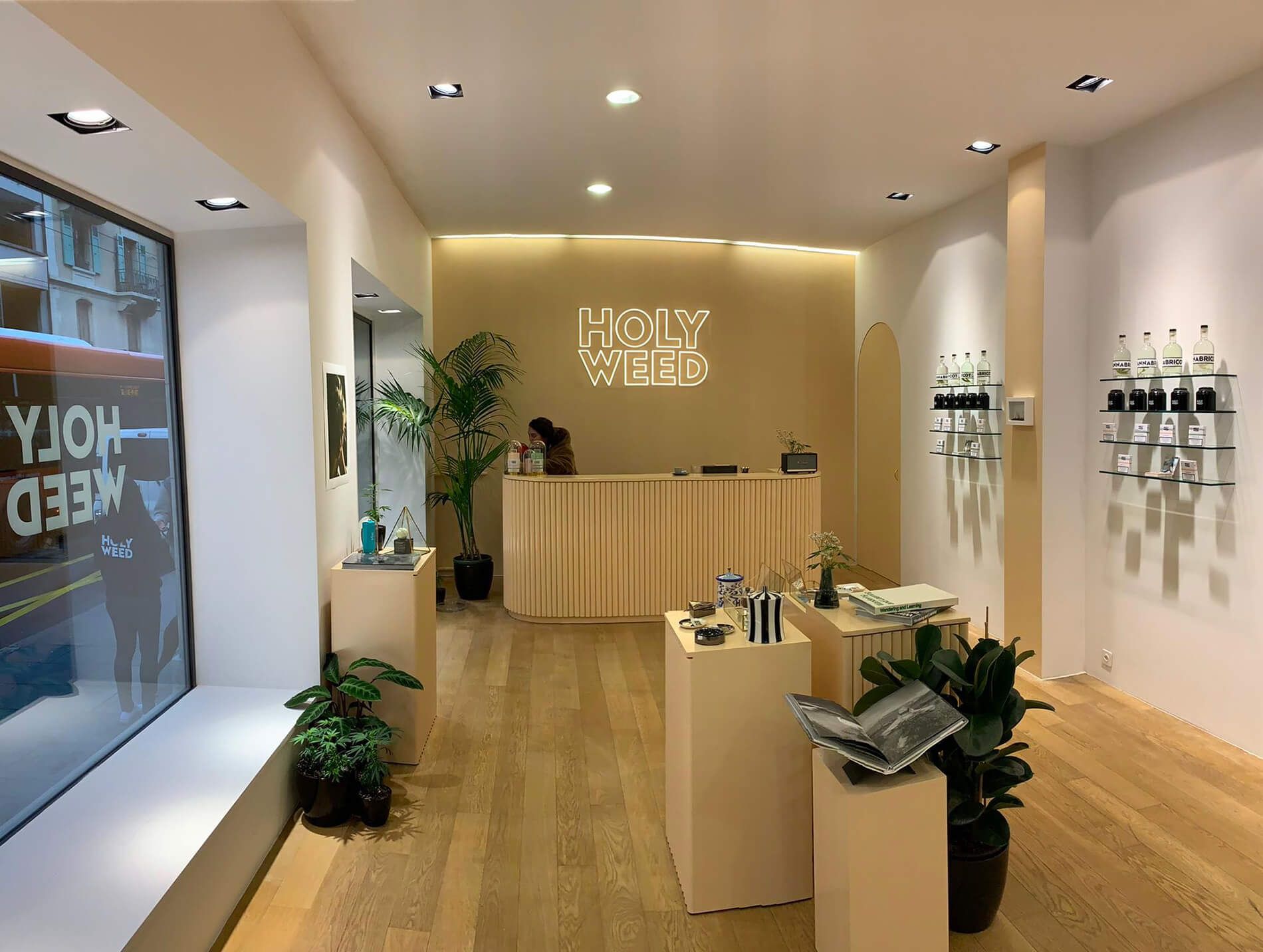 intérieur magasin holy weed