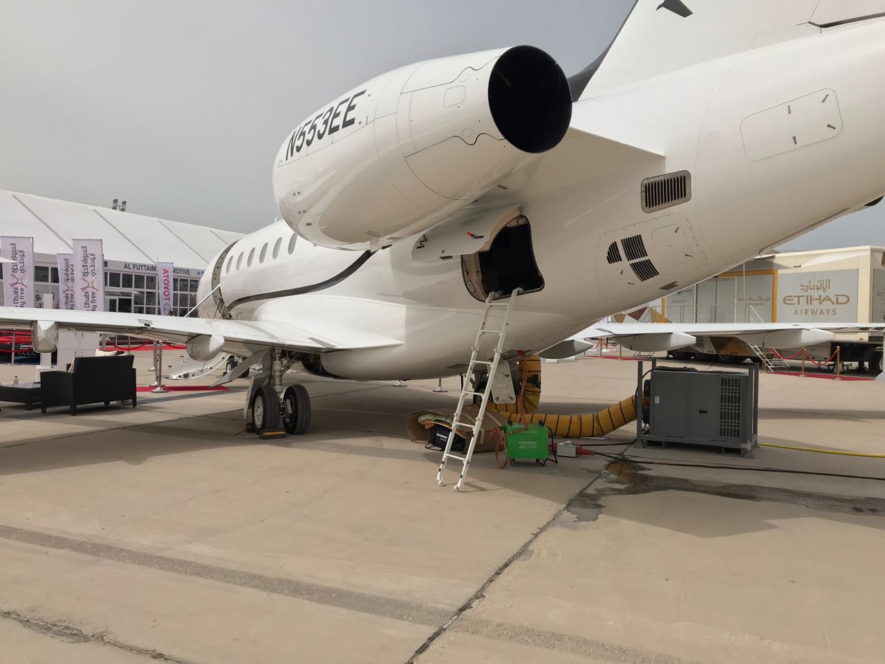 Aircraft being charged on the ground with a Portable 28VDC Continuous Power Unit