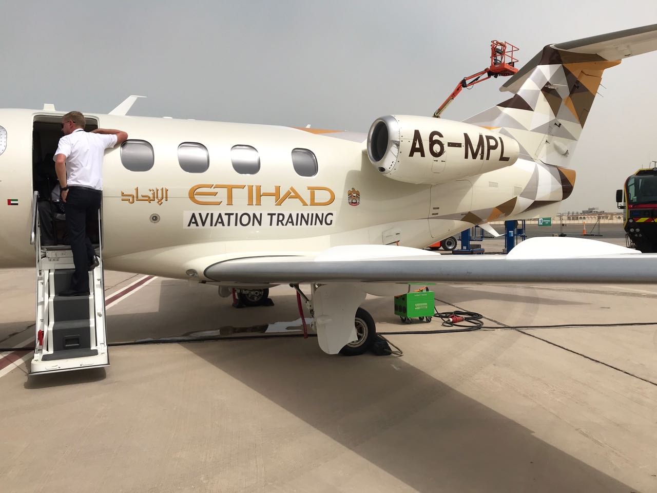 Aircraft being charged on the ground with a Portable 28VDC Continuous Power Unit
