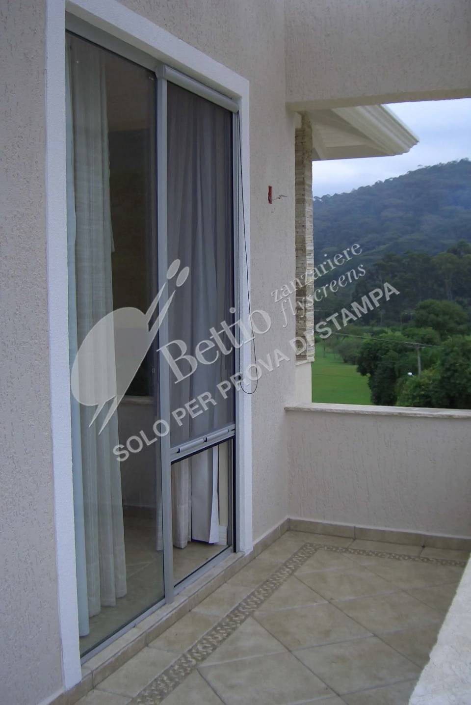 Zanzariera al balcone