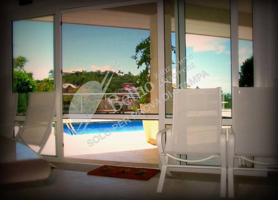 Zanzariera sulla piscina