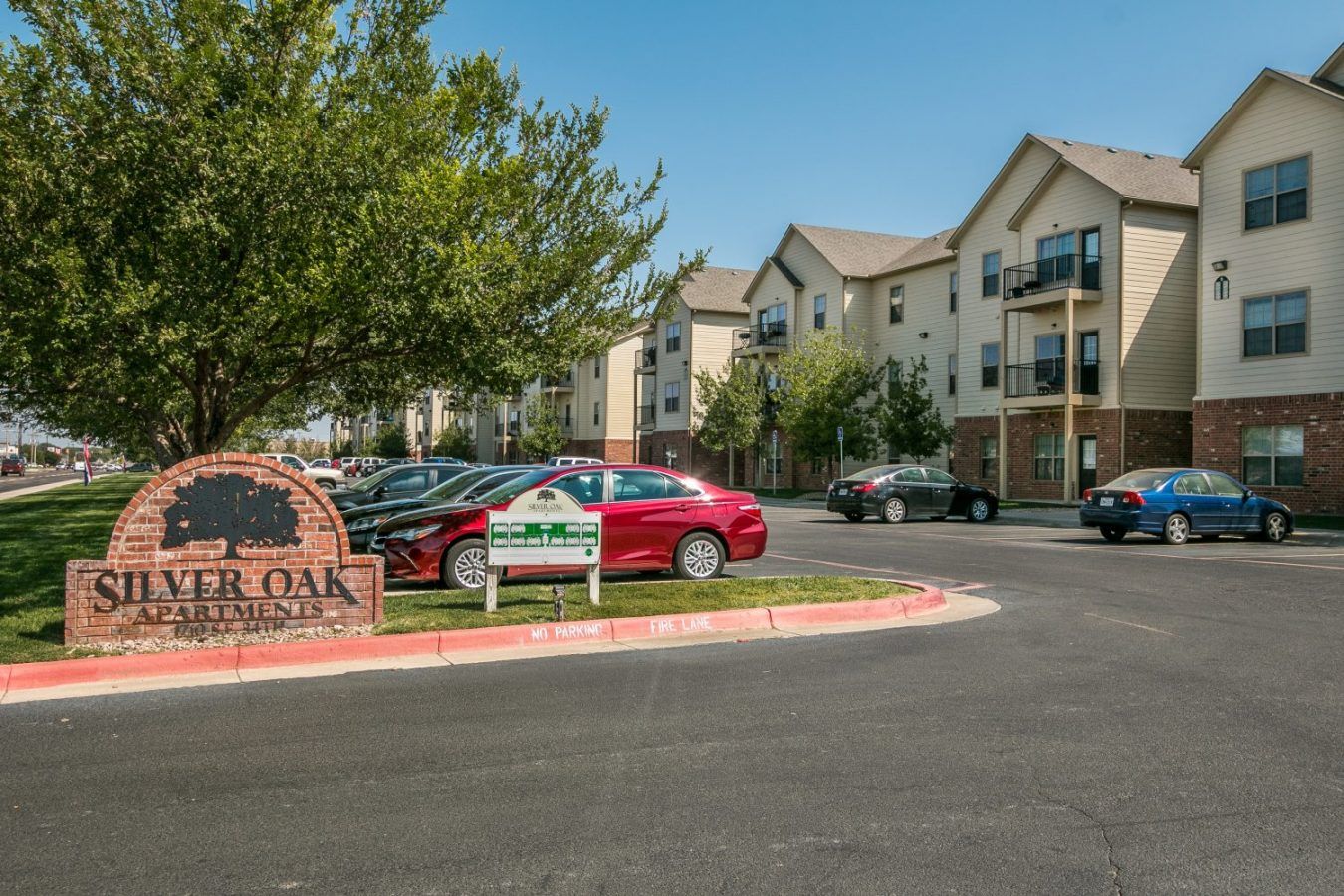 Silver Oak Apartments Sign