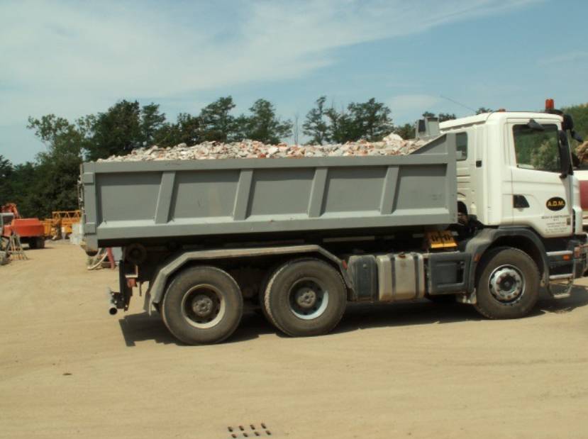 Camion per trasporto di inerti