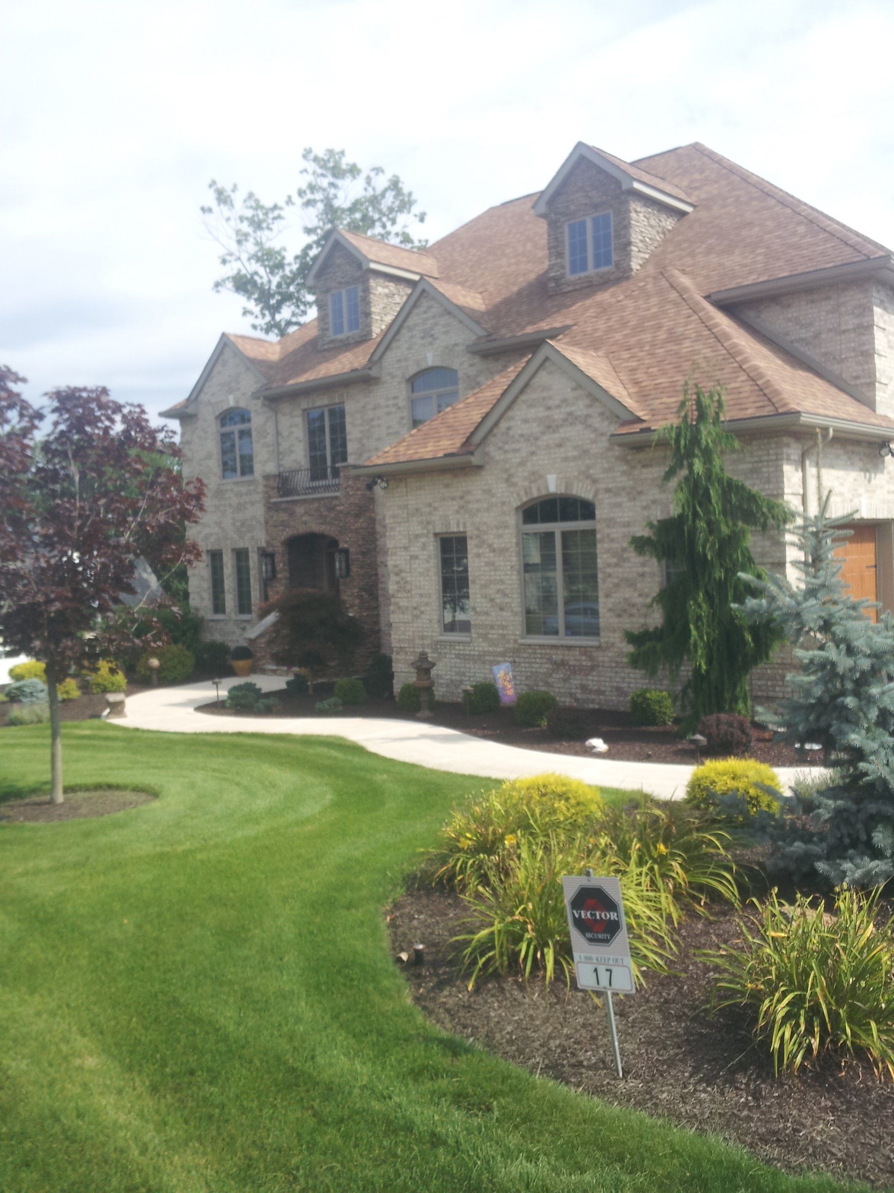 Shop — House with Garden in Pittson, PA