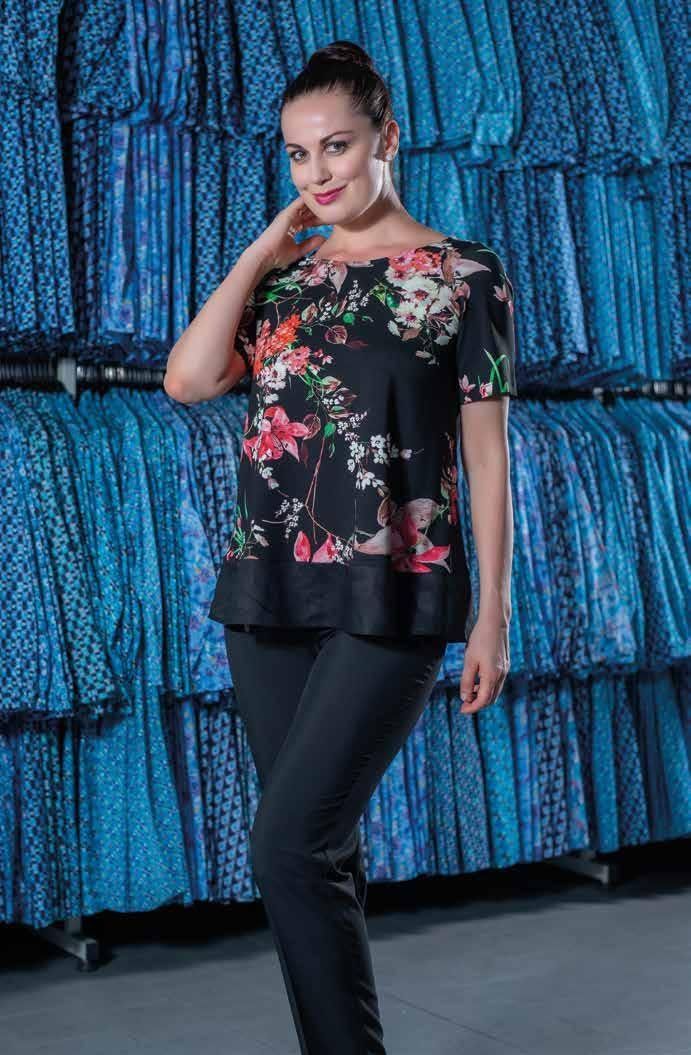 T-shirt con decorazioni floreali Patty Fashion