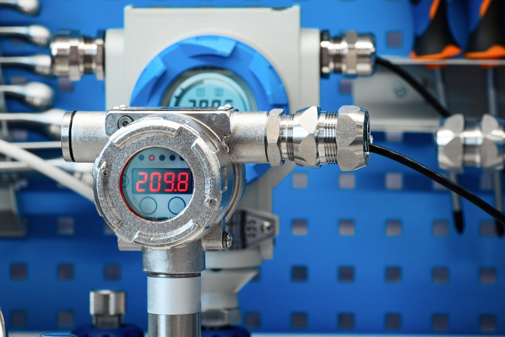 A close up of a gas pressure gauge with a digital display.
