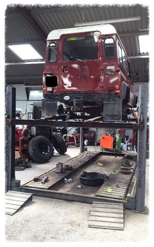 Land Rover Defender Servicing Andover at PEX 5X5 Defender Servicing Andover PEX 5X5