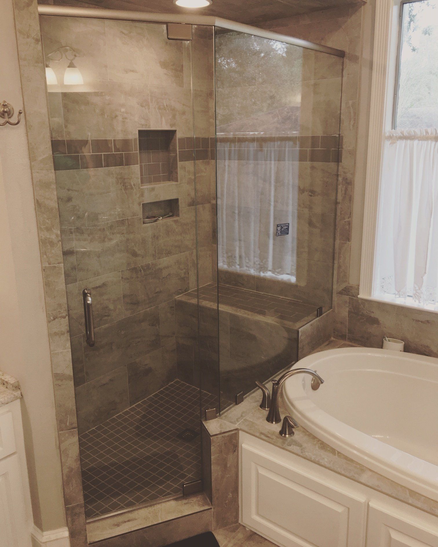 Clear Glass on Bathroom — Baker, LA — Baker Glass Wks, Inc.