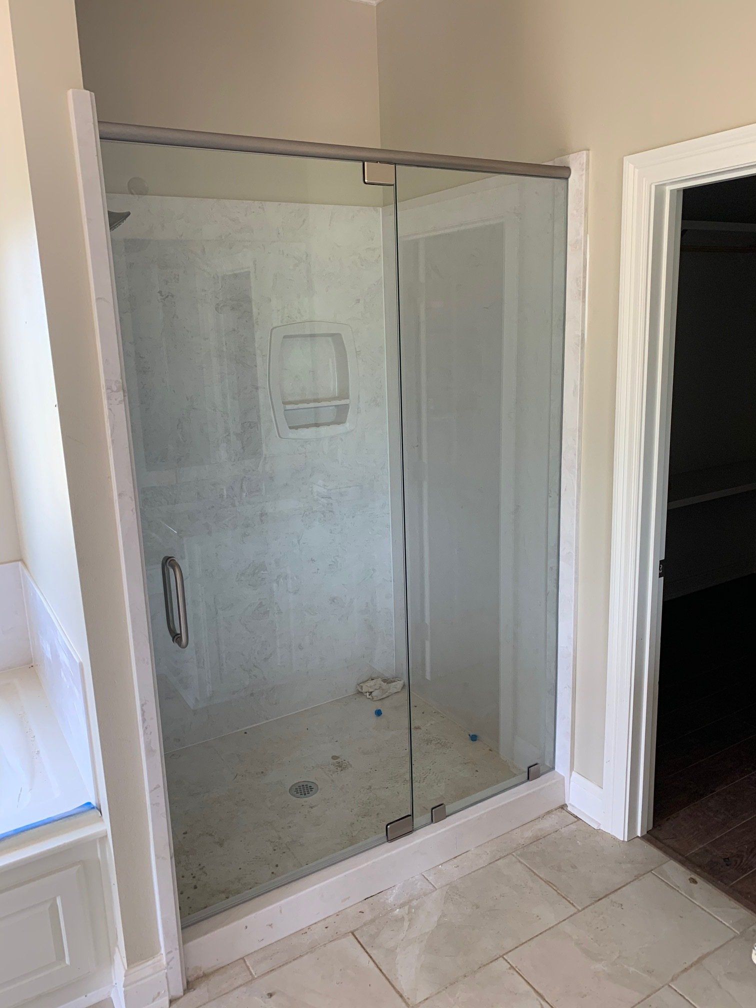 Clean Shower Glass — Baker, LA — Baker Glass Wks, Inc.