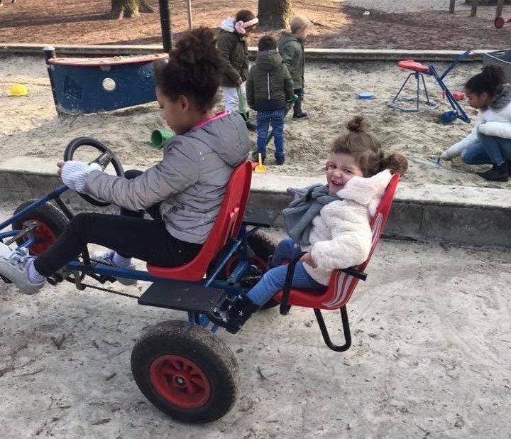 Kinderen bij Schip a Hoi