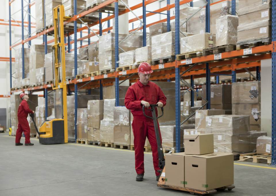 operatori di magazzino della cooperativa di lavoro a Milano
