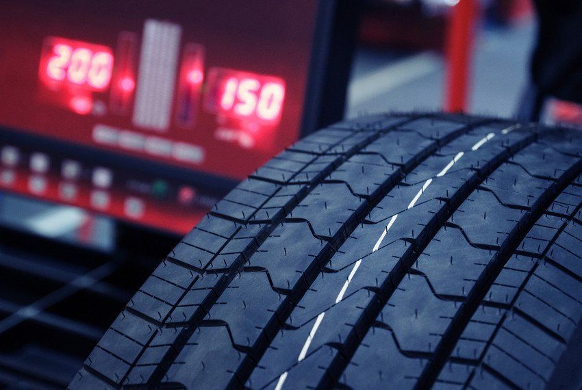 Tire check on balancing machine