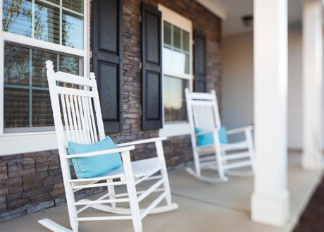 L&s rental home porch