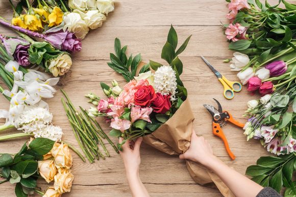 Creazione composizione floreale