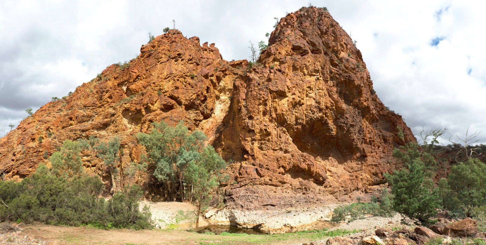 Self-drive 4WD track hot springs