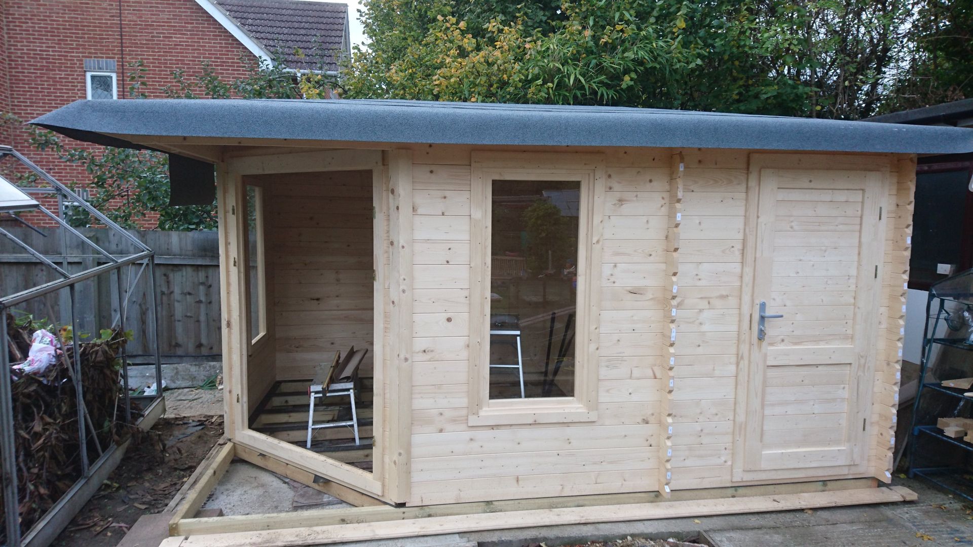 Log cabin building