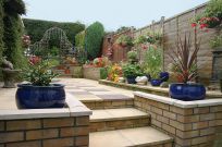 Example of a patio of bricks with steps