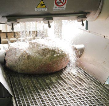 lavorazione di un prosciutto
