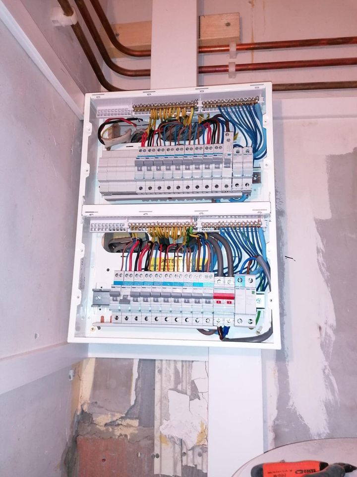 Commercial fuse box