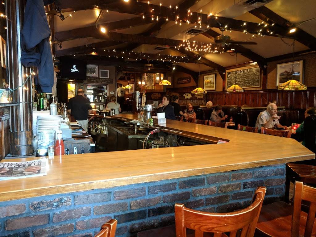 picture of dining room and bar
