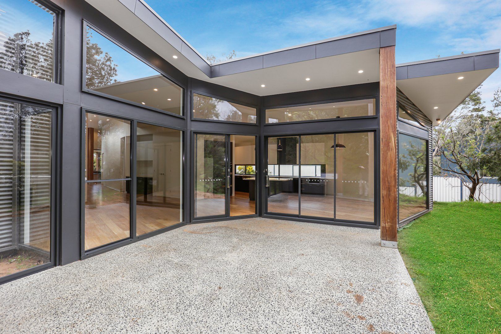Kane Worthy Constructions, Invelroch 3996, 3996 Studio