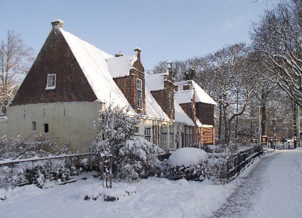 De kanunnikenhuisjes aan de Slotweg
