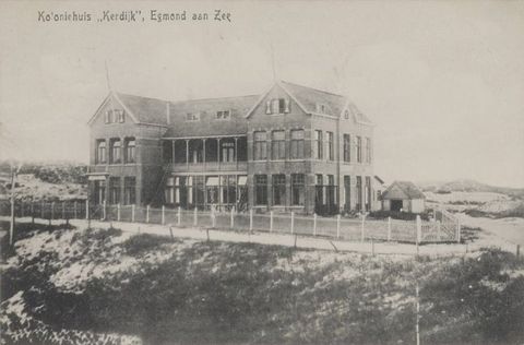 Ook het oudste koloniehuis, Kerdijk, is nu een appartementencomplex Ook het oudste koloniehuis, Kerdijk, is nu een appartementencomplex