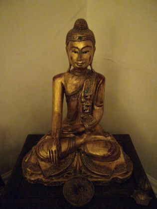 statue