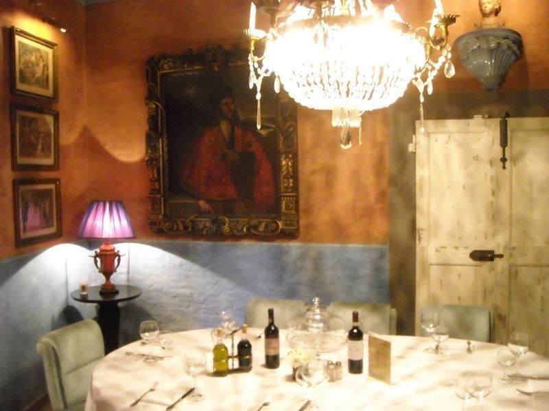 dettaglio di restauro in ristorante storico a Firenze 2 1