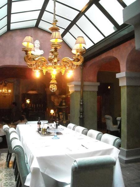 dettaglio di restauro in ristorante storico a Firenze 5 1