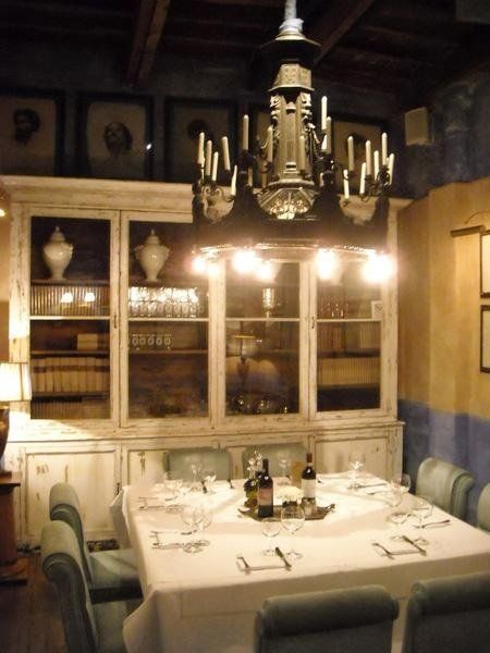dettaglio di restauro in ristorante storico a Firenze 3 2 1
