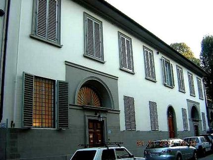 palazzo con facciata ristrutturata
