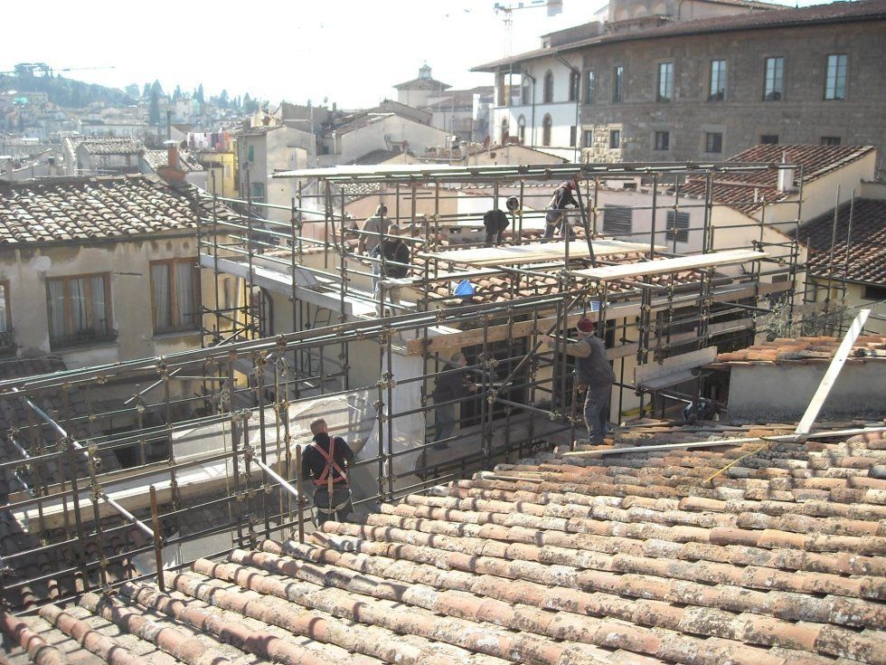 tetto in fase di ristrutturazione