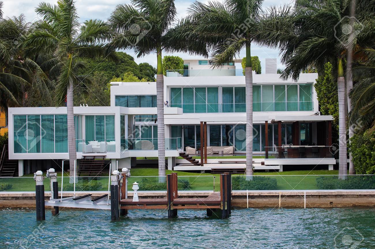 Signing Contract — Miami, FL — Butler, Buckley, & Deets