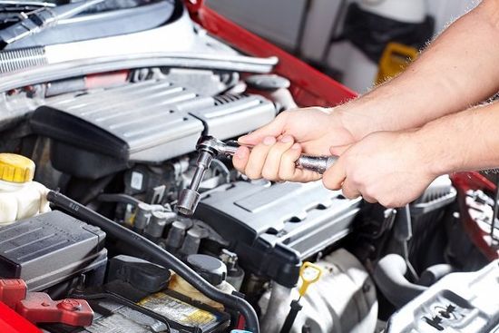 riparazione motore auto