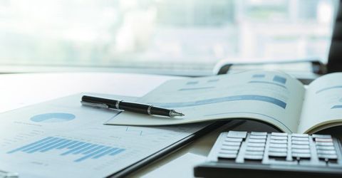 QuickBooks Advisor — Pen With Business Report in Winchester, KY QuickBooks Advisor — Pen With Business Report in Winchester, KY